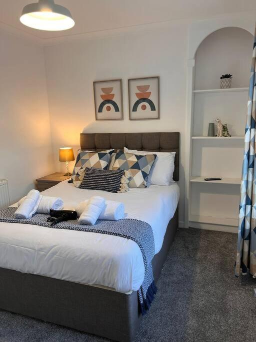 Bridge Place - Spacious Home With Plenty Of Beds! Мертир-Тидвилл Экстерьер фото