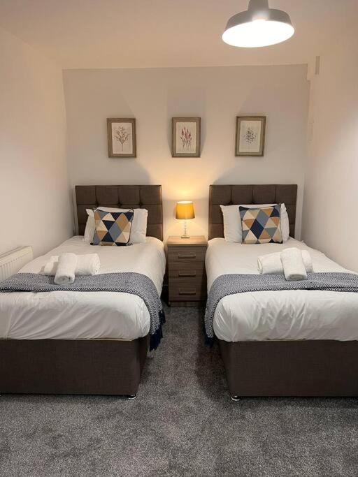 Bridge Place - Spacious Home With Plenty Of Beds! Мертир-Тидвилл Экстерьер фото