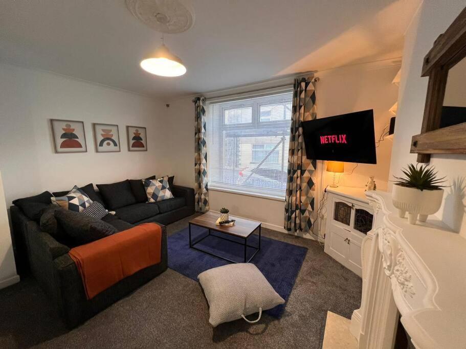 Bridge Place - Spacious Home With Plenty Of Beds! Мертир-Тидвилл Экстерьер фото