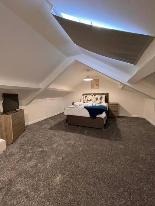 Bridge Place - Spacious Home With Plenty Of Beds! Мертир-Тидвилл Экстерьер фото