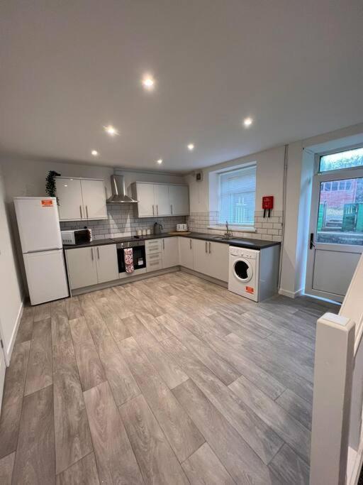 Bridge Place - Spacious Home With Plenty Of Beds! Мертир-Тидвилл Экстерьер фото
