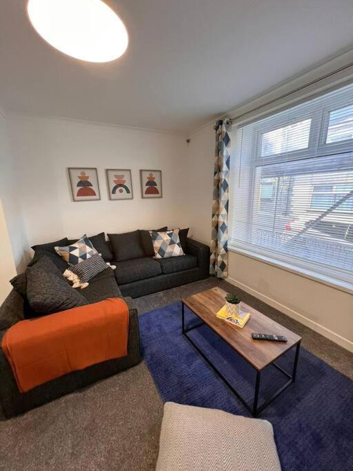 Bridge Place - Spacious Home With Plenty Of Beds! Мертир-Тидвилл Экстерьер фото